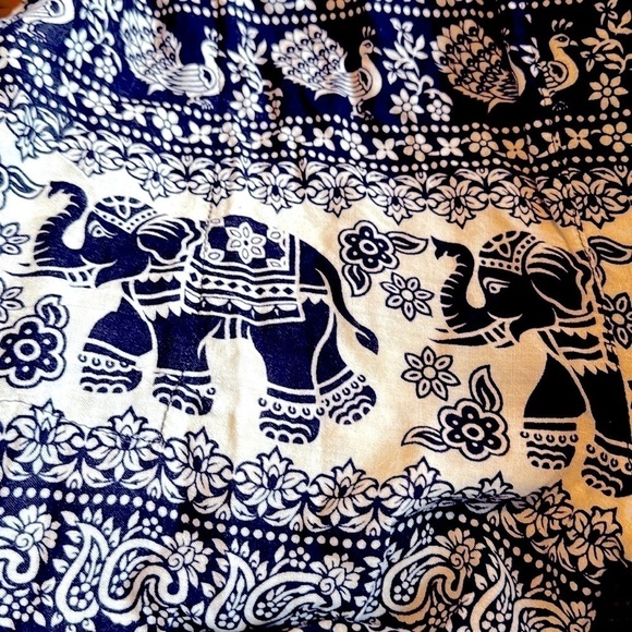 MADE IN THAILAND - Small, deep pocket drawstring elastic waistband - Picture 3 of 3